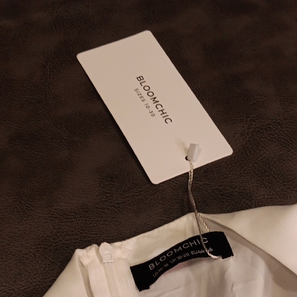 NWT. BloomChic White/Blue Tropical Leaf Print and White Cami Romper Side Tie - Picture 6 of 12